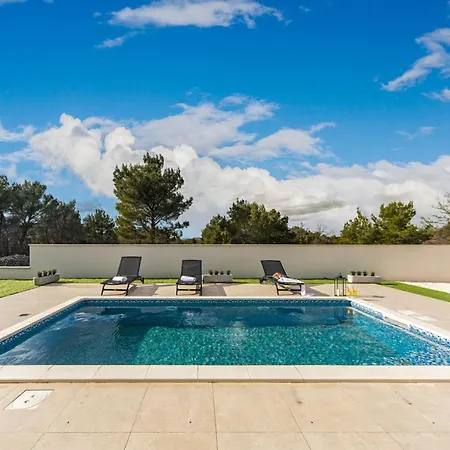 Villa Shaula 1 *